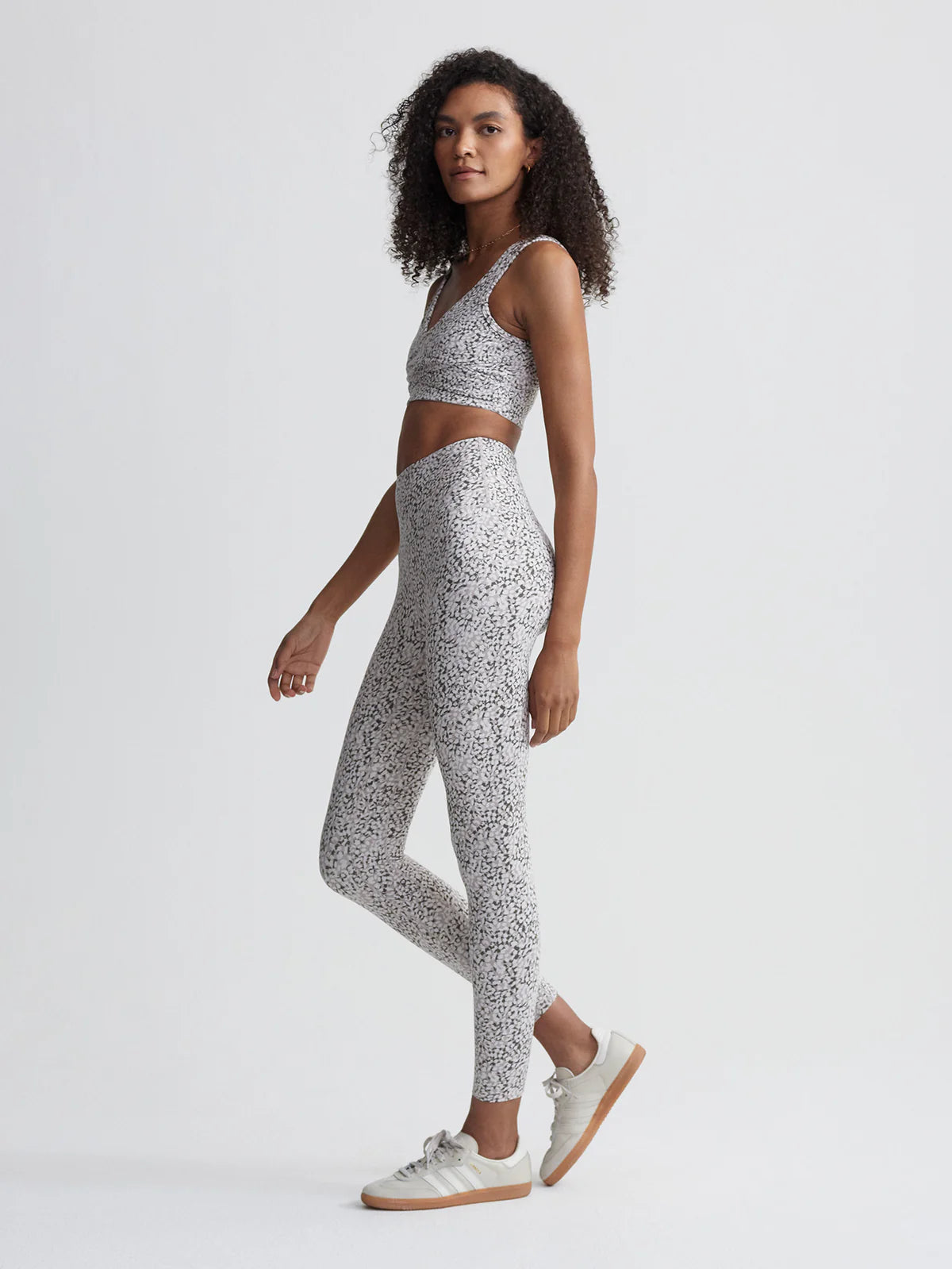 Legging de yoga IRENA Distorted Cheetah – taille haute et liberté de mouvement - YOGA SPIRIT
