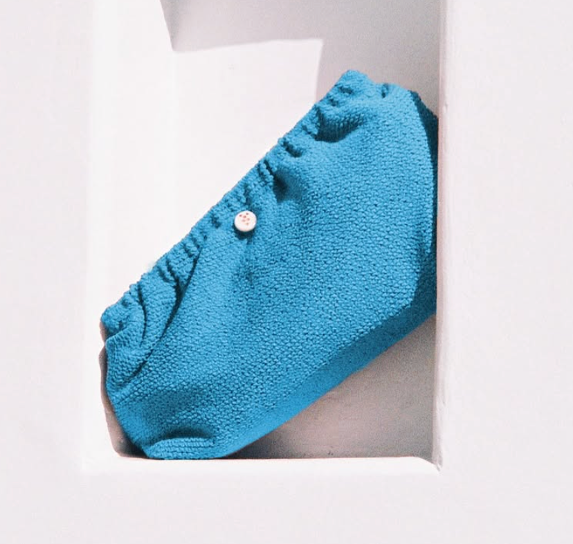 Pochette Crinkle Clutch Blue Bubble Gum-Intérieur étanche