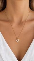 Collier doré pendentif cercle ajouré