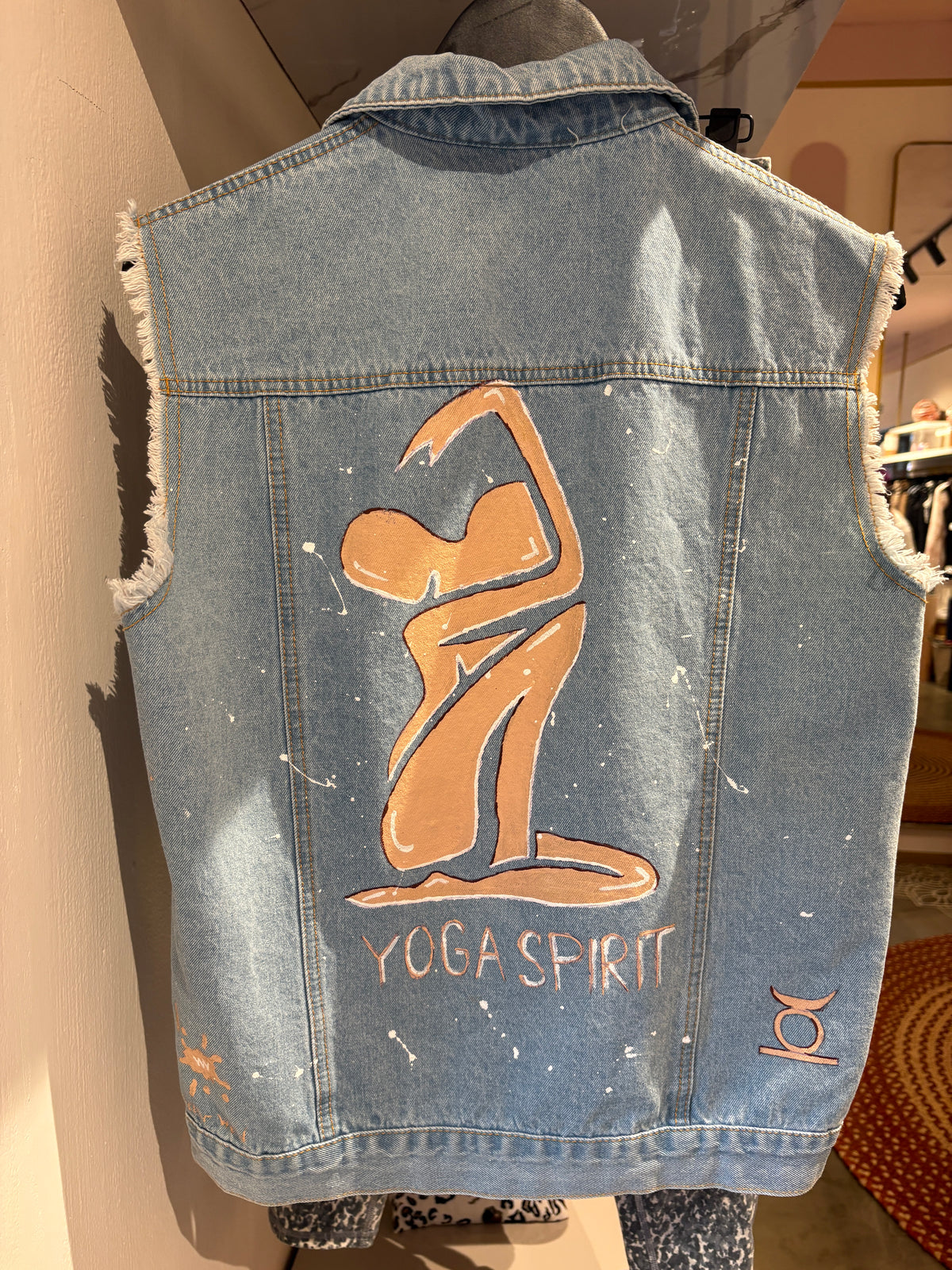 Veste en jean personnalisée – édition exclusive Yoga Spirit x Victor Weld