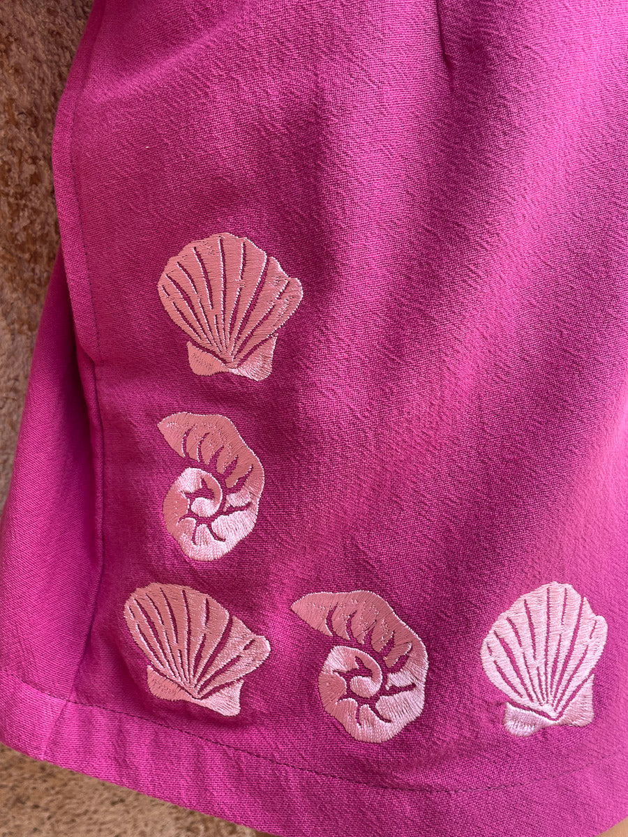 Short Elise brodé magenta – taille haute et allure estivale - YOGA SPIRIT