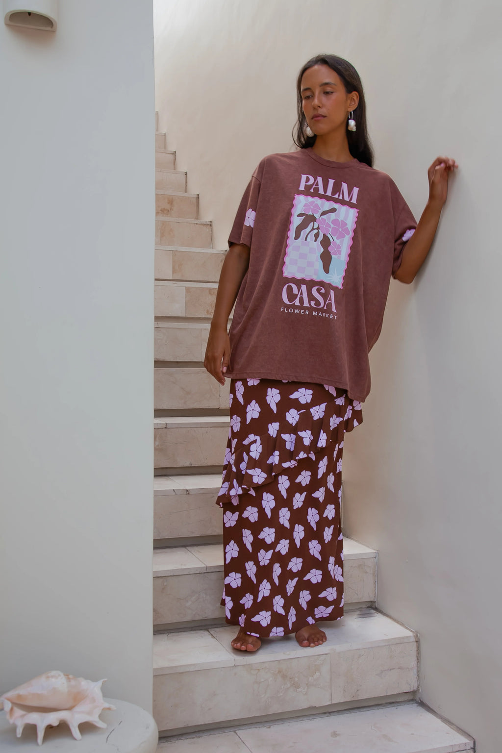T-shirt flower market marron et rose – coupe oversize et esprit floral - YOGA SPIRIT