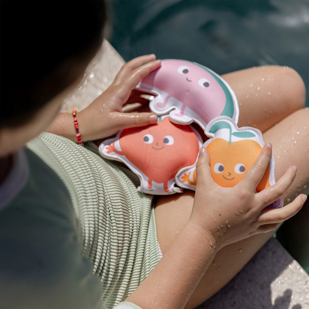 Lot de 6 jouets de plongée colorés sur le thème de la pêche (Poppy the Peach) - YOGA SPIRIT