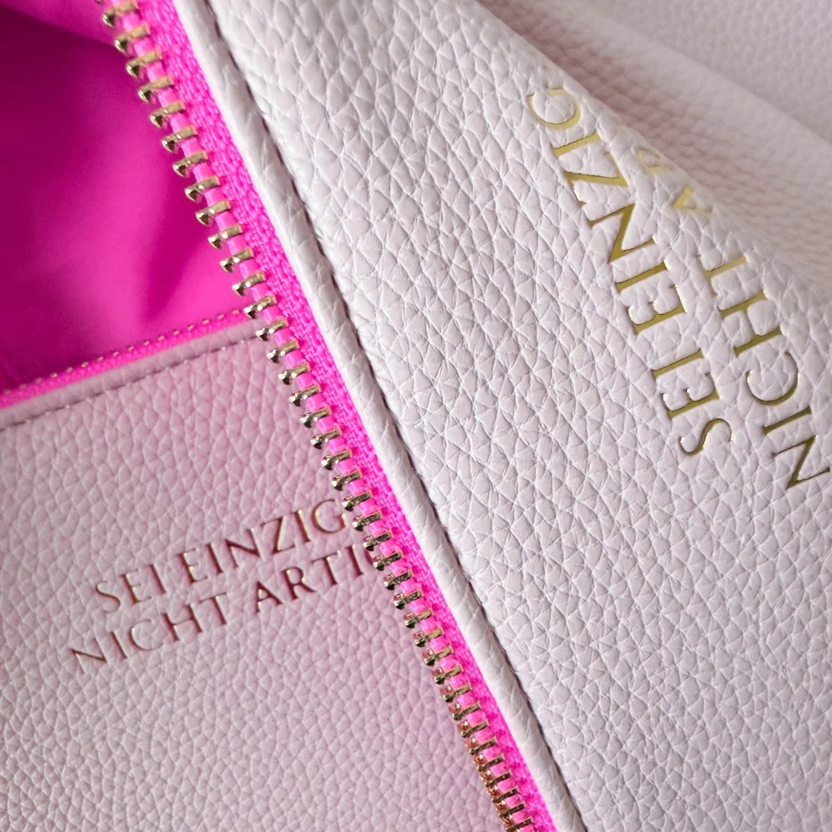 Pochette et lanière LIA